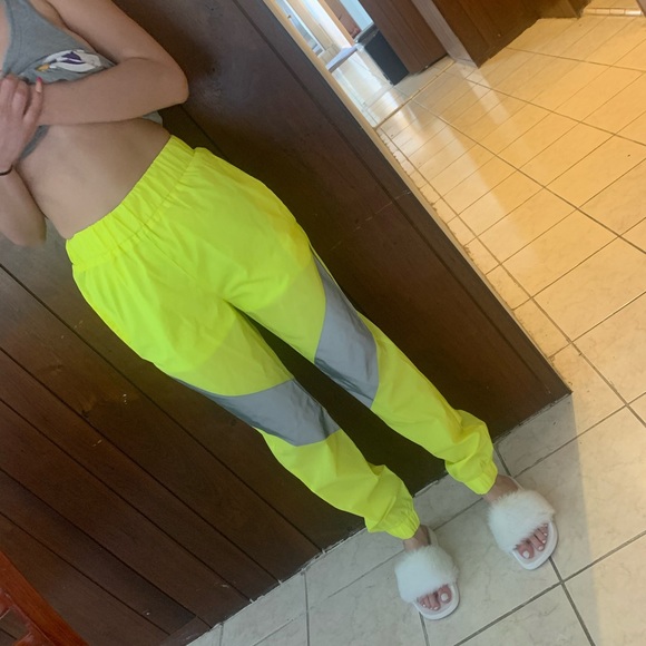 Fashion nova neon lime lounge set! - Picture 12 of 13